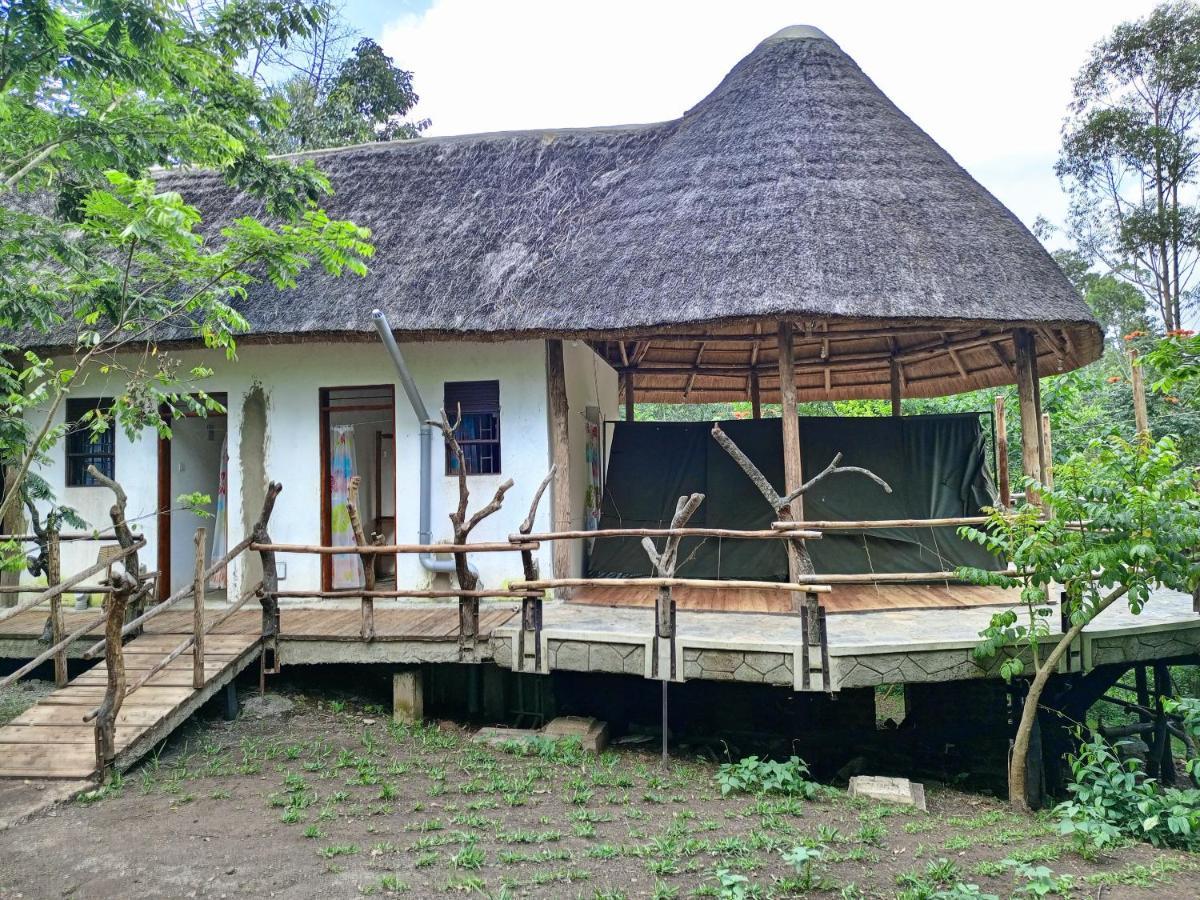 Chimpanzee Capital Safari Lodge Bigodi Екстер'єр фото