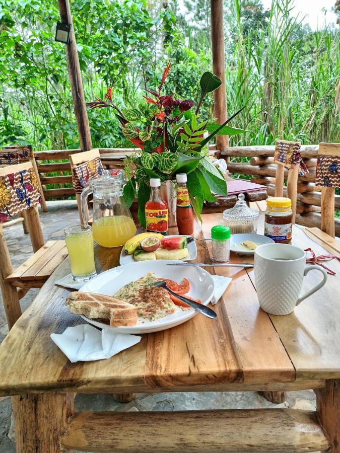 Chimpanzee Capital Safari Lodge Bigodi Екстер'єр фото