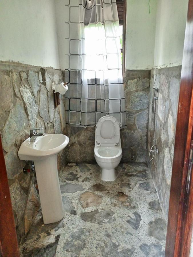 Chimpanzee Capital Safari Lodge Bigodi Екстер'єр фото